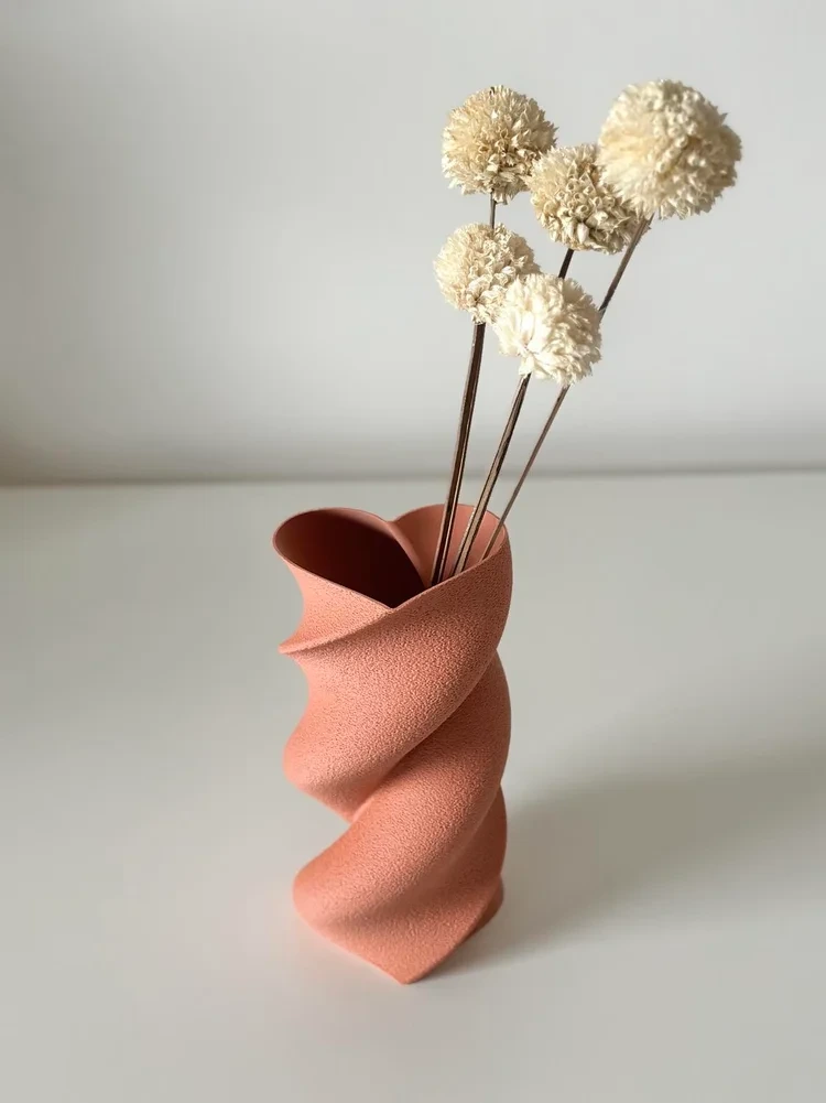 Heart twist vase