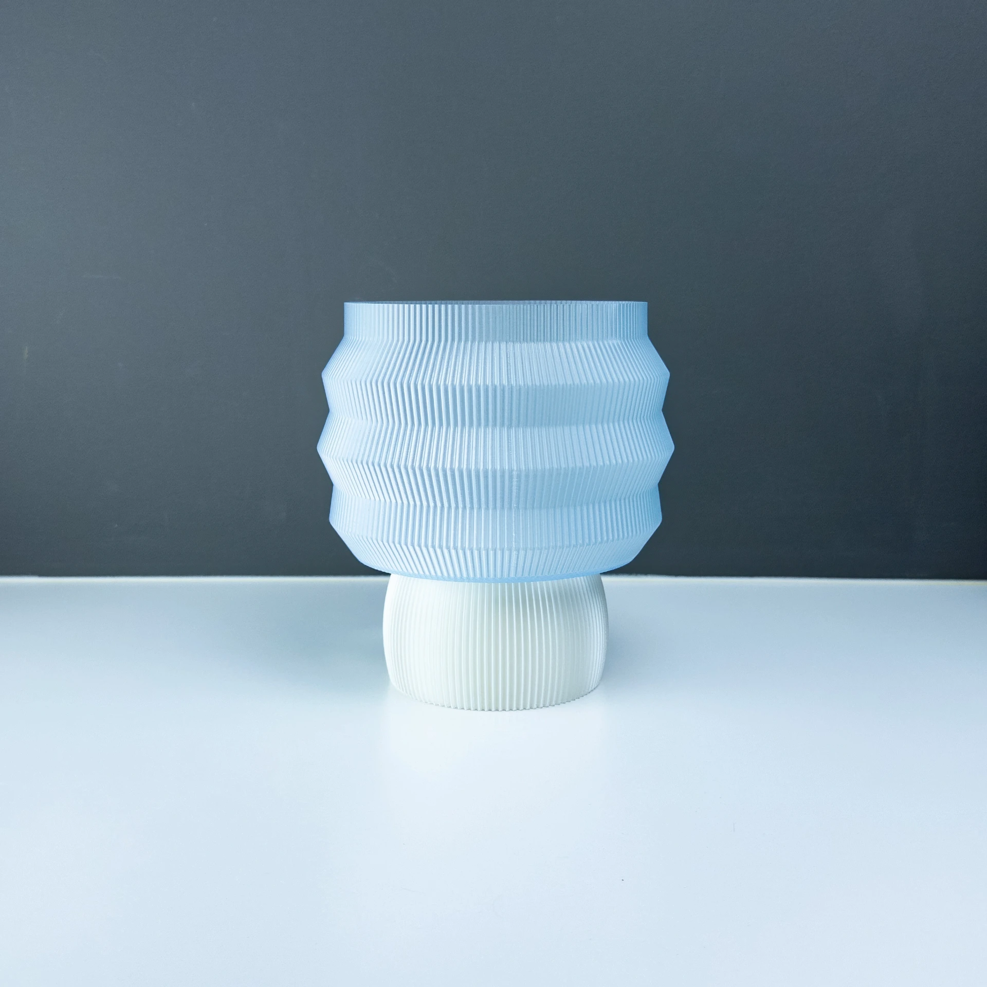 Leah 0707, Silk White og Ice Blue halvtransparent