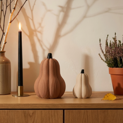 Butternut Gresskar-settet på en Halloween-pyntet skjenk